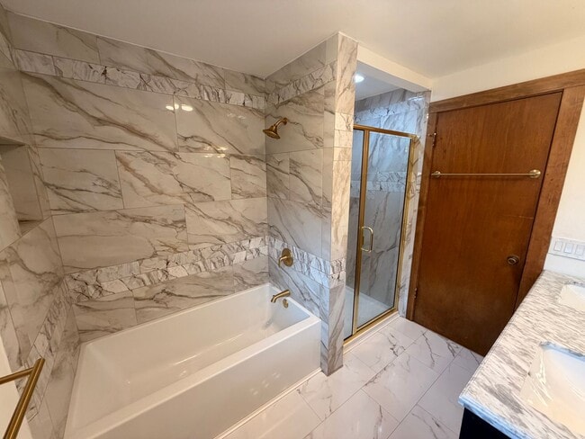 Building Photo - Beautiful Family Home in Tacoma!