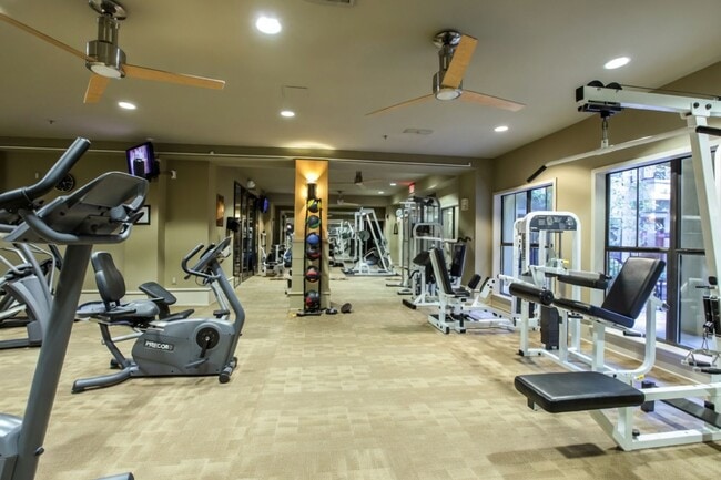 Building Photo - Beautiful 3 Bedroom Condo in Midtown