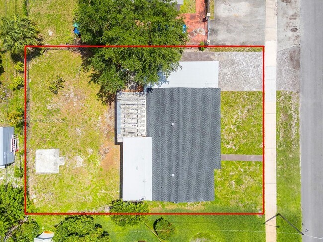 Building Photo - 741 NW 175th Dr