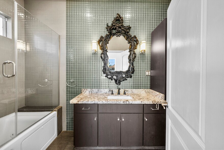 Building Photo - 6331 Simpson Ave