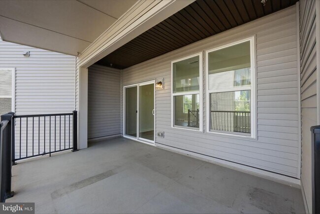 Building Photo - 43830 Middleway Ter