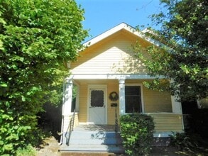 Building Photo - 3Bd/1Ba Two Story House - Available Soon!