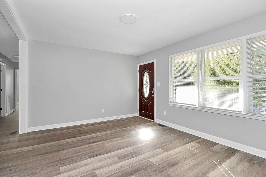 Building Photo - 6300 Monteith Dr