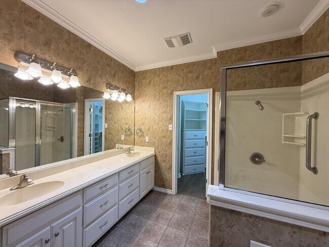 Building Photo - Modern Comfort Meets Cozy Living on Casual Cir!