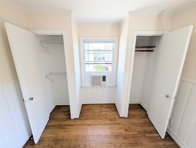 Building Photo - 2504 Kingston St