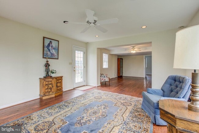 Building Photo - 8414 W Boulevard Dr