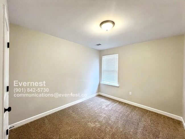 Building Photo - 8919 Kathryn Grace Dr