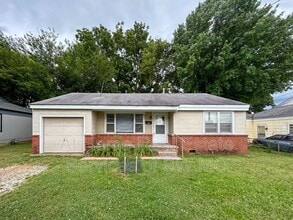 Building Photo - 306 W Lindberg St