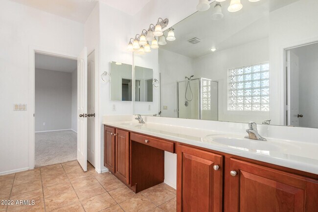 Building Photo - 9130 W Cypress St