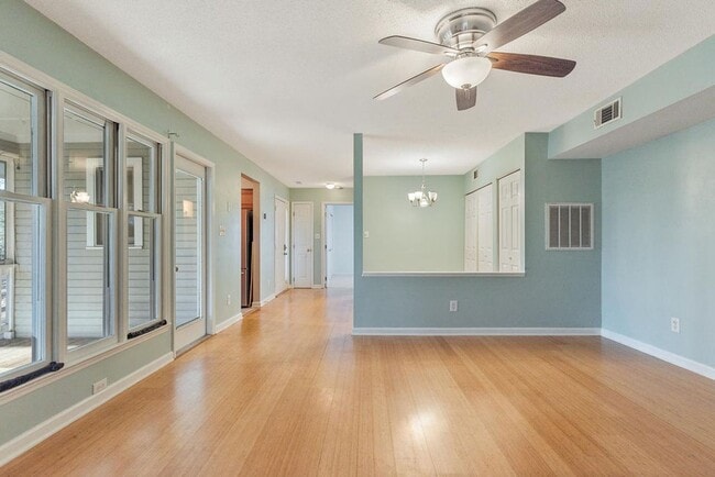 Building Photo - 2 Bedroom Condo Near Rex Hospital!