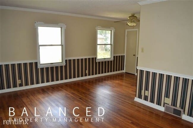 Building Photo - Don't miss out on this beautiful home!