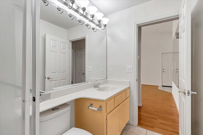 Building Photo - Bright 3 Bedroom Home with High Ceilings in Desirable San Jose Neighborhood