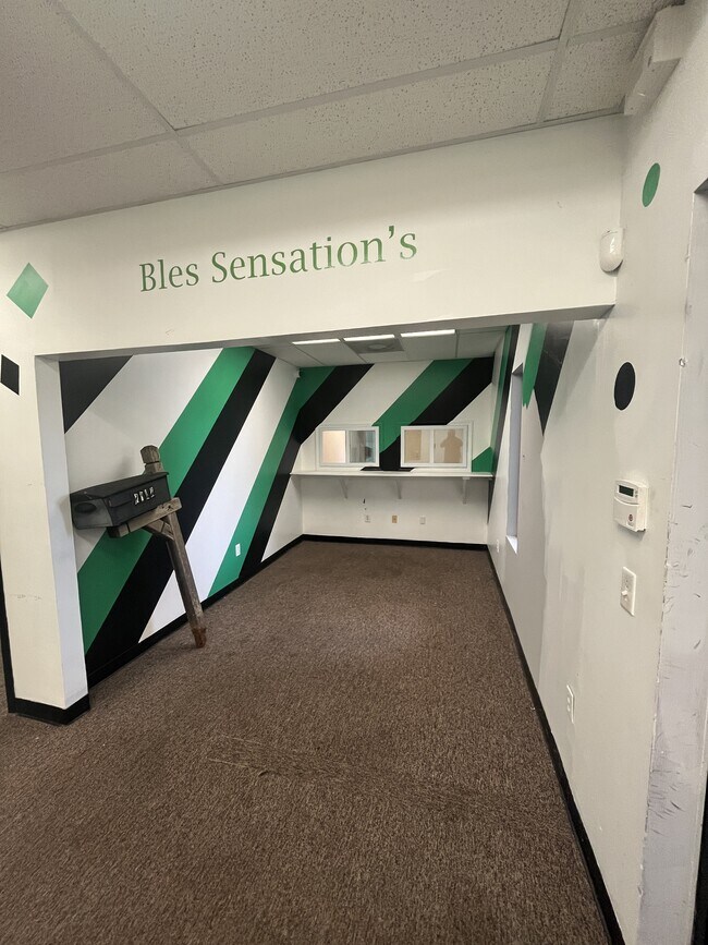 Building Photo - 2312 S Main St