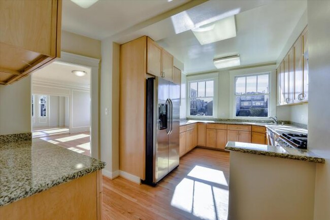 Building Photo - 4 bedroom in San Francisco CA 94118
