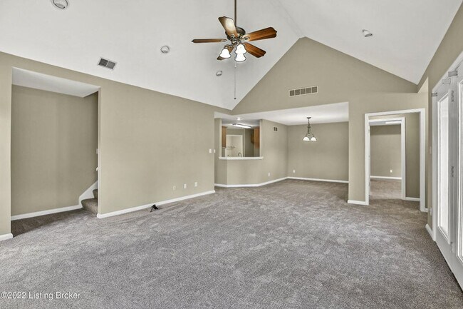Building Photo - Super Nice Shelbyville Condo For Rent