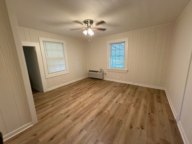 Building Photo - Renovated 1/1 House in East Rome- $995