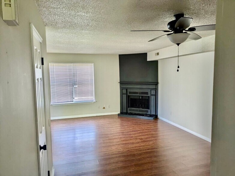 Building Photo - 143 Montague Dr