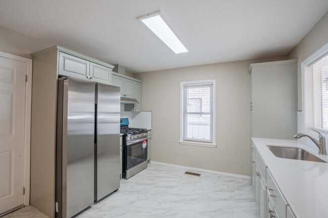 Building Photo - 3 Bed / 1 Bath in North Tulsa! Section 8 Welcomed!