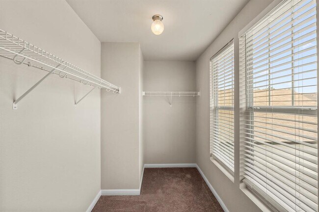 Building Photo - 423 Wetzel