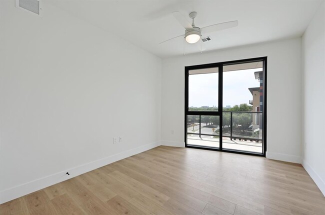 Building Photo - 1701 Simond Ave