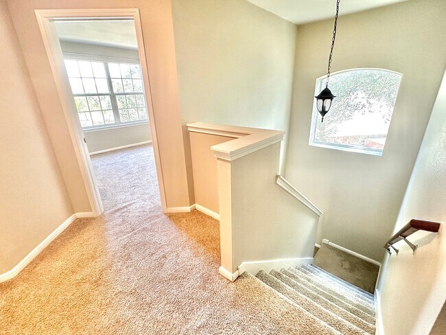 Building Photo - Stunning 4-Bedroom Home in the Desirable S...
