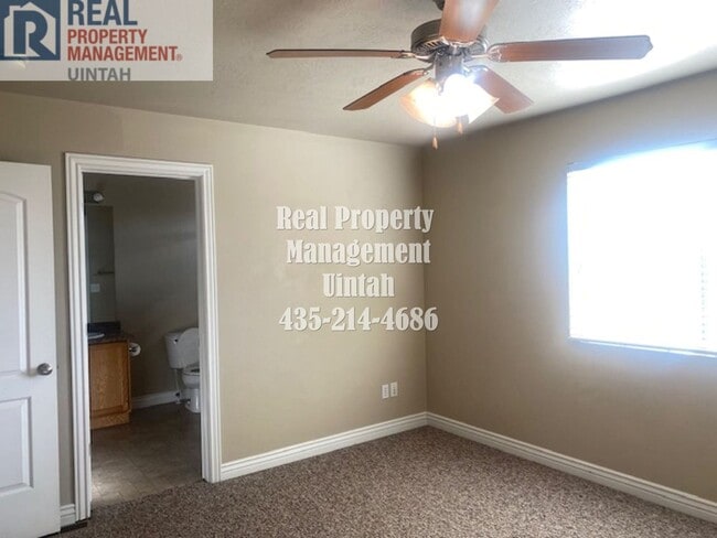 Building Photo - 3 Bed 2.5 bath Townhome. MOVE IN SPECIAL!!...