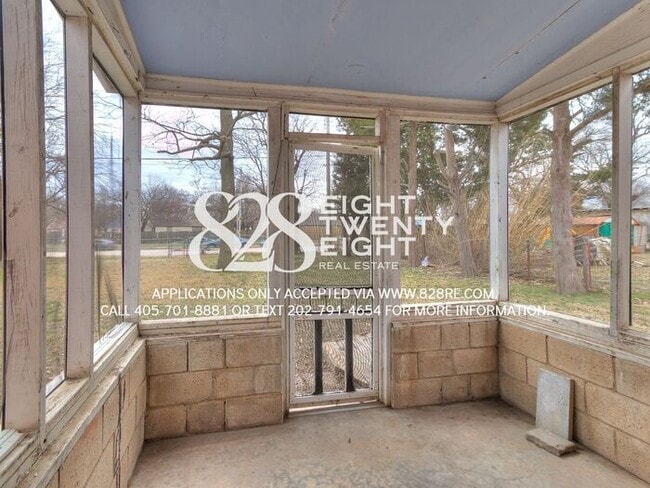 Building Photo - Cozy 2 Bed/1 Bath Single Family Brick Home...