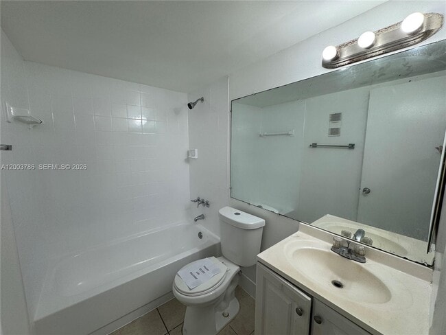 Building Photo - 4033 Lakeside Dr