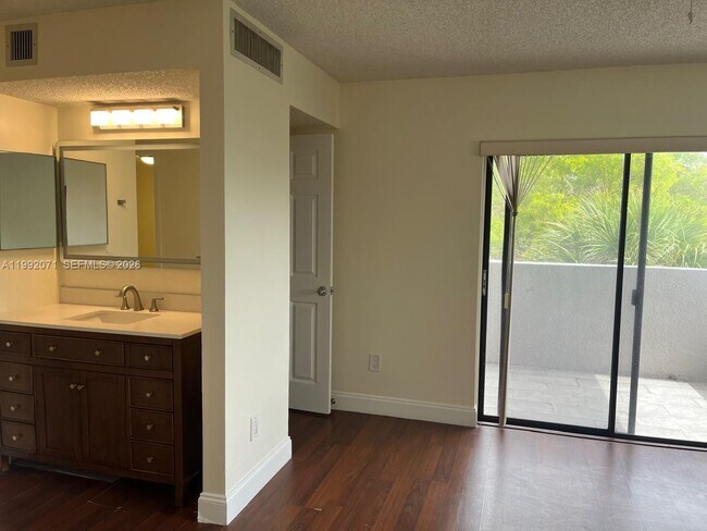 Building Photo - 8810 SW 132nd Pl