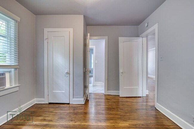 Building Photo - MOVE IN SPECIAL!!