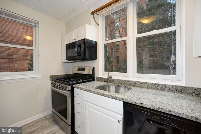 Building Photo - 2413 1/2 20th St NW