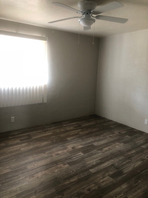 Building Photo - 1532 N El Rio Dr