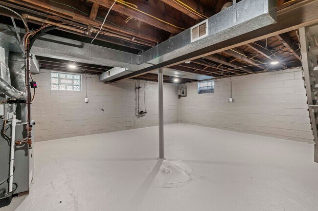 Building Photo - 314 Pennoak Dr