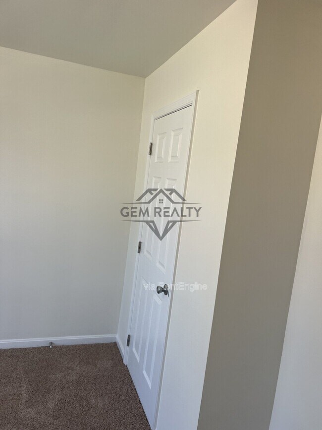 Building Photo - 8326 Quicks Way