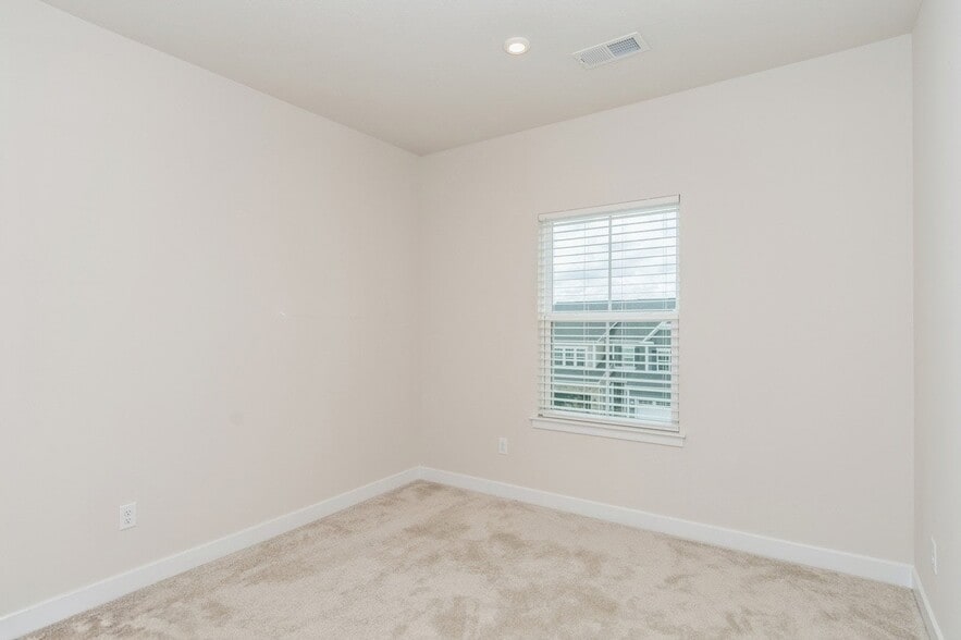 Building Photo - 4602 Spruce Rd