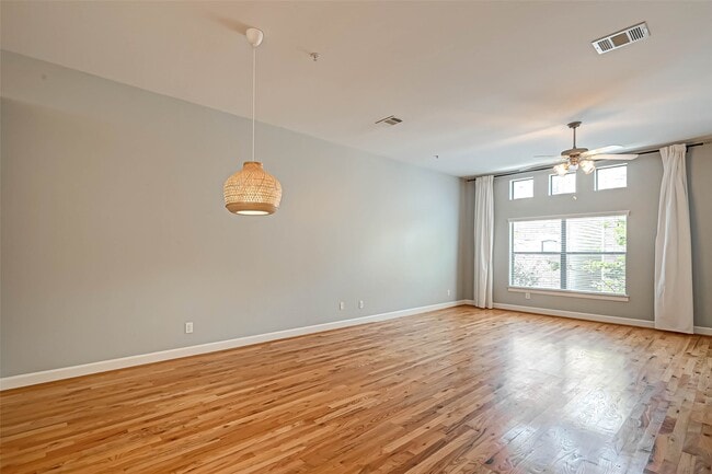 Building Photo - 11315 S Main St