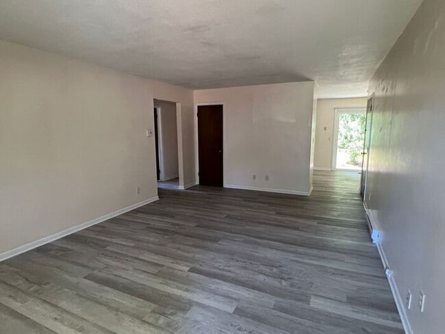 Building Photo - Updated 2 bedroom in Stevensville