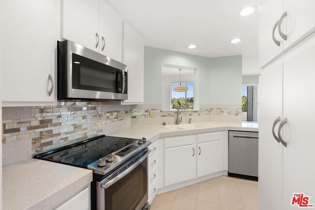 Building Photo - 4643 E 4th St