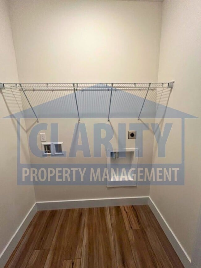 Building Photo - Three bedroom townhome w/ garage!