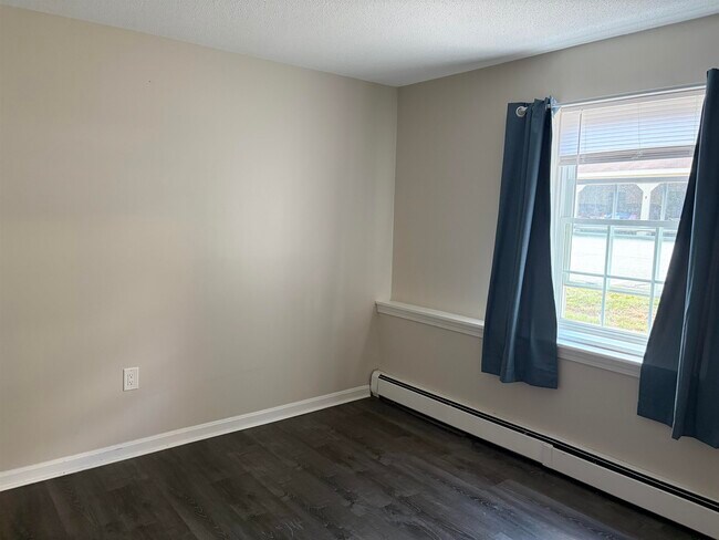 Building Photo - 702 White Cedar Blvd