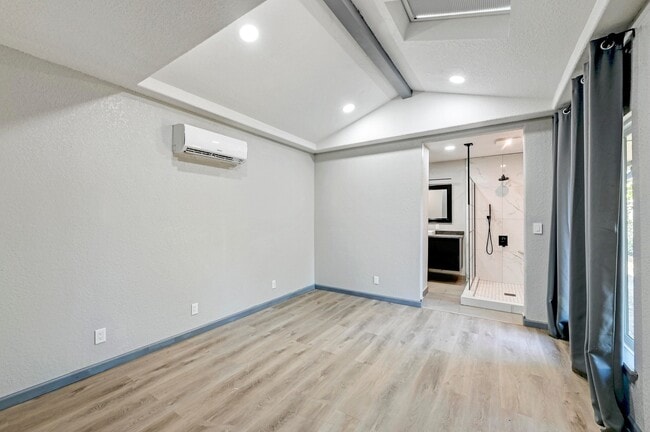 Building Photo - 2107 Darwin Dr