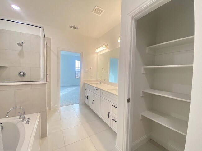 Building Photo - 1495 Perrin Ln