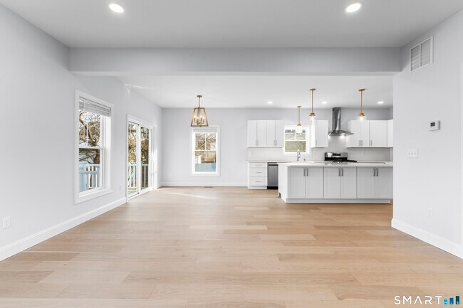 Building Photo - 183 Vesper St