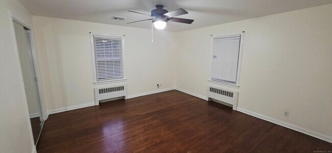 Building Photo - 150 Old Town Dr