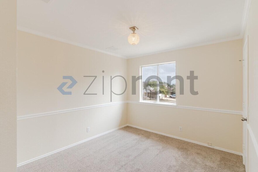 Building Photo - 412 Celery Loop