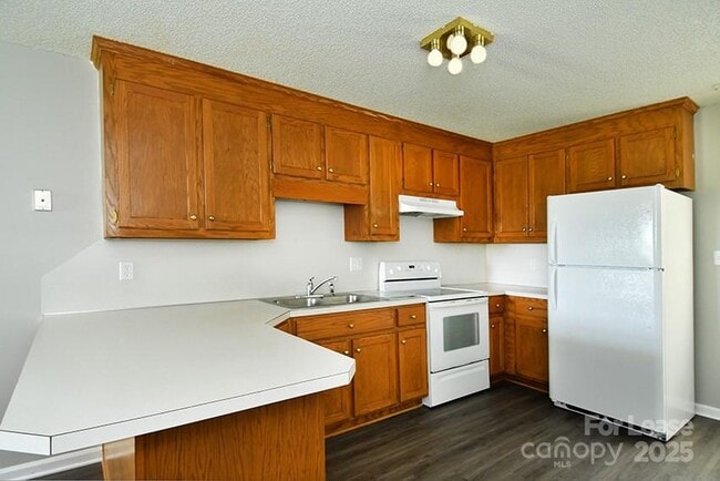 Building Photo - 150 Glen-Gar Dr