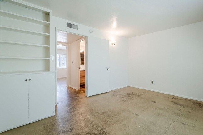 Building Photo - 434 N Norris Ave