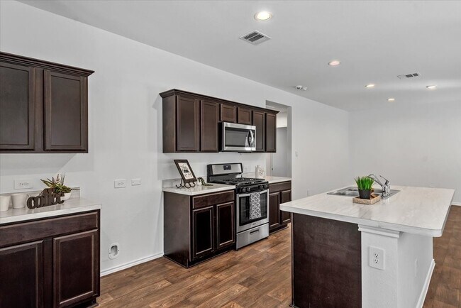 Building Photo - 14966 Cypress Holw Dr