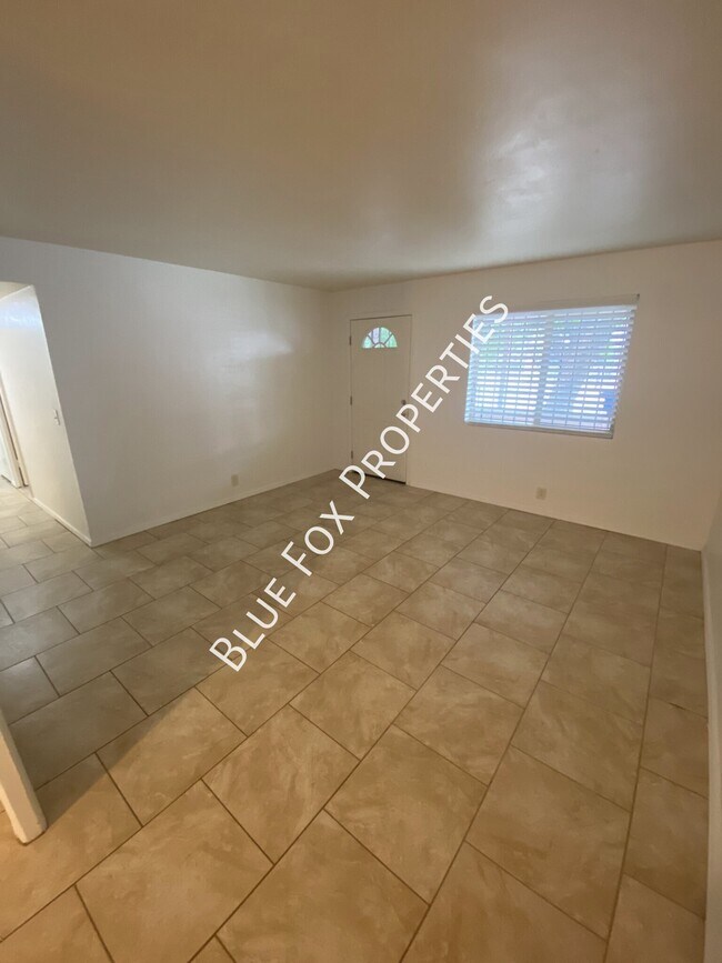 Building Photo - 3807 E Dover Stravenue