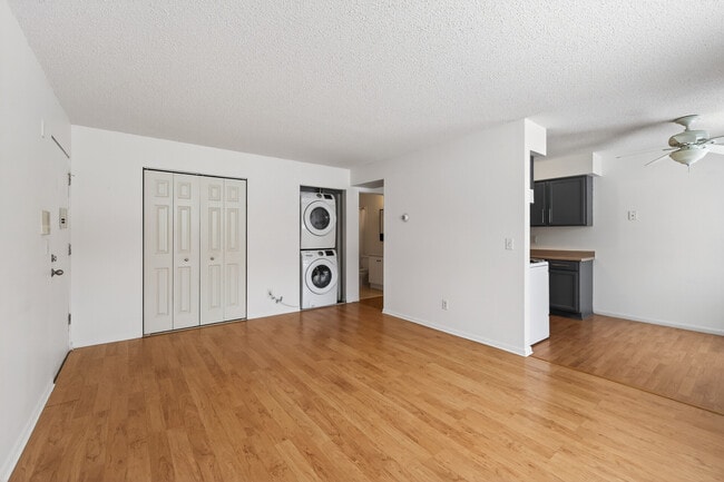 Building Photo - Rosco Apts- 2740